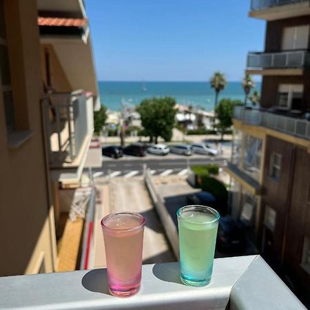 Bella Alba Apartment On The Beach Alba Adriatica Exterior photo